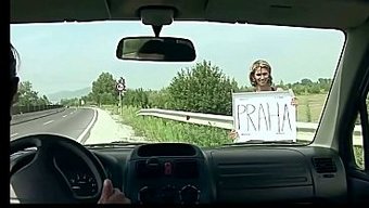 Suratına Sertçe Sokuluyor.